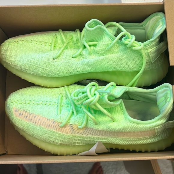 Yeezy boost 350v2 gid glow size 10 barely used